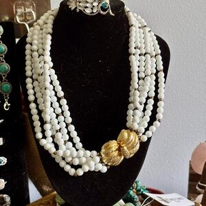 Vintage Elegant Beaded Necklace